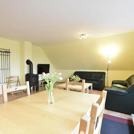 Сasa de vacaciones 5-bedroom In With Garden