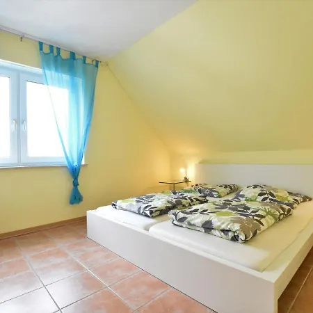5-bedroom In With Garden *