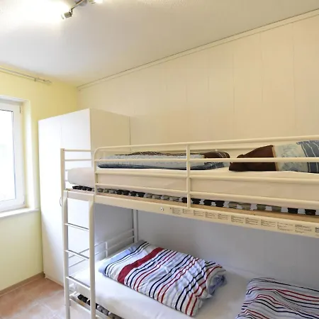 5-bedroom In With Garden *
